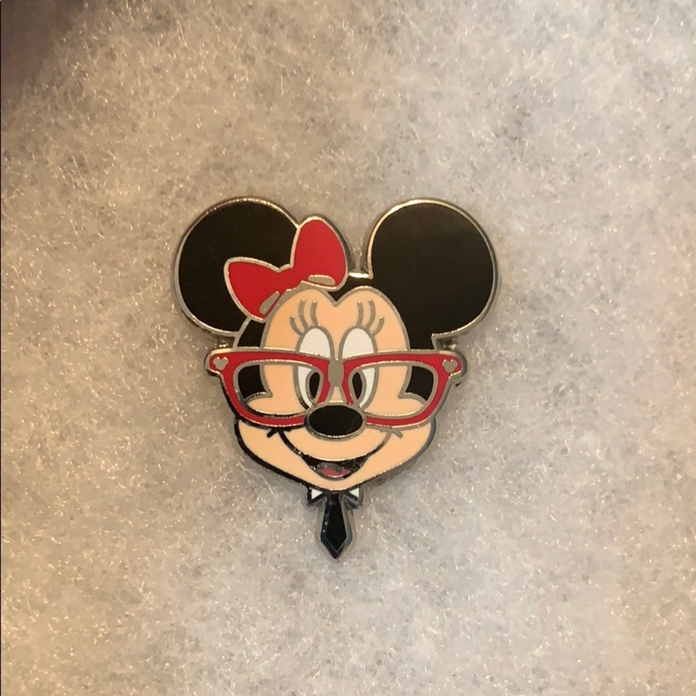 ✨5/$25 Disney Minnie Mouse Nerd Pin